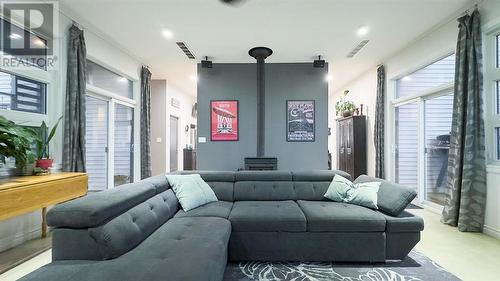 8539 Vance Drive, Lambton Shores, ON - Indoor Photo Showing Living Room