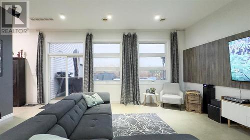 8539 Vance Drive, Lambton Shores, ON - Indoor Photo Showing Living Room