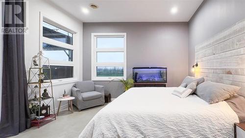 8539 Vance Drive, Lambton Shores, ON - Indoor Photo Showing Bedroom