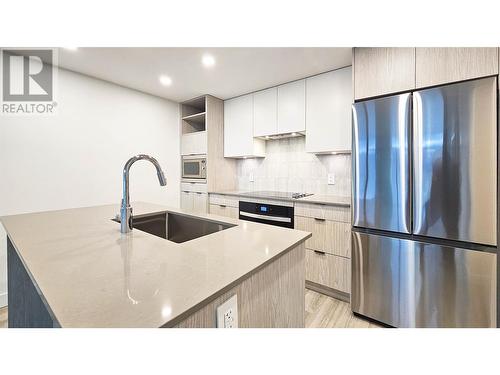 1488 Bertram Street Unit# 3301, Kelowna, BC - Indoor Photo Showing Kitchen With Upgraded Kitchen