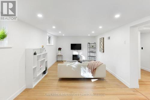 215 Ridley Boulevard, Toronto, ON - Indoor