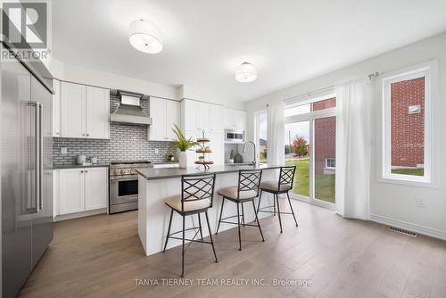 6 Burnham Court, Scugog, ON - Indoor Photo Showing Kitchen With Upgraded Kitchen