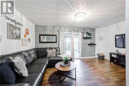 39 Blandford Street Unit# 1, Woodstock, ON - Indoor Photo Showing Living Room