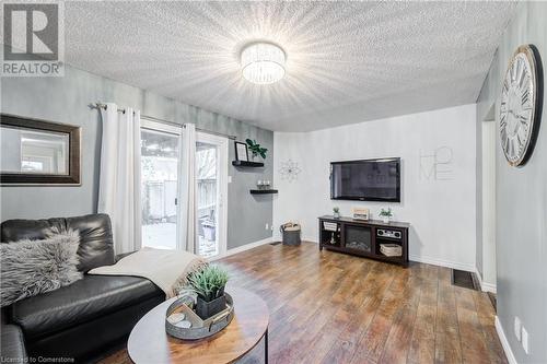 39 Blandford Street Unit# 1, Woodstock, ON - Indoor Photo Showing Living Room