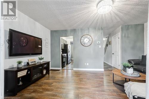 39 Blandford Street Unit# 1, Woodstock, ON - Indoor Photo Showing Living Room