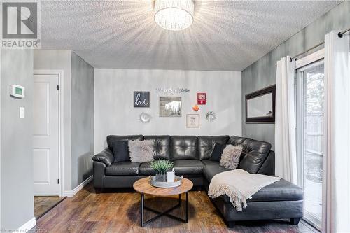 39 Blandford Street Unit# 1, Woodstock, ON - Indoor Photo Showing Living Room