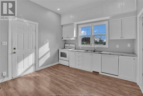 561 Riverside Drive East, Windsor, ON - Indoor Photo Showing Kitchen With Double Sink