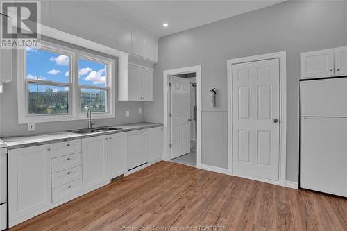 561 Riverside Drive East, Windsor, ON - Indoor Photo Showing Kitchen With Double Sink