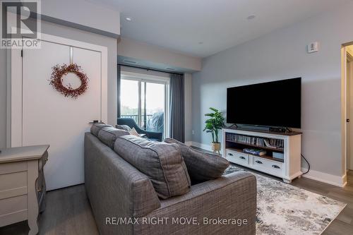 410 - 5 Chef Lane, Barrie, ON - Indoor Photo Showing Living Room