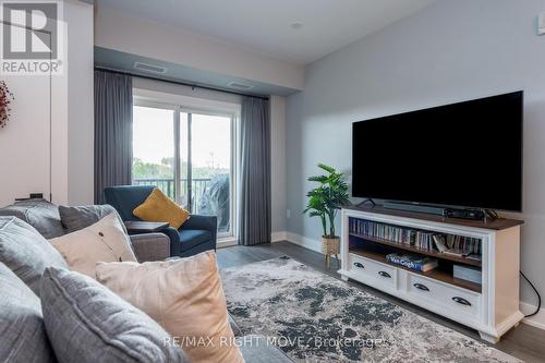 410 - 5 Chef Lane, Barrie, ON - Indoor Photo Showing Living Room