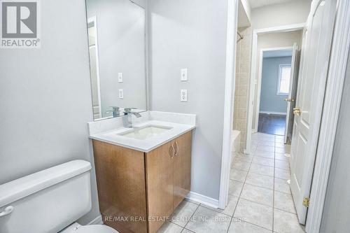 176 - 435 Hensall Circle, Mississauga, ON - Indoor Photo Showing Bathroom