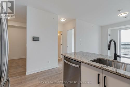 608 - 345 Wheat Boom Drive, Oakville, ON - Indoor Photo Showing Kitchen