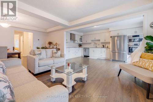 303 Yates Drive, Milton, ON - Indoor Photo Showing Living Room