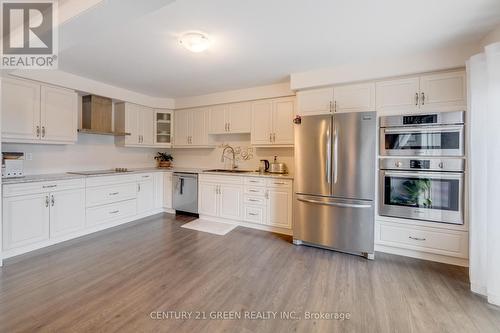 303 Yates Drive, Milton, ON - Indoor Photo Showing Kitchen With Stainless Steel Kitchen