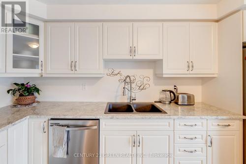 303 Yates Drive, Milton, ON - Indoor Photo Showing Kitchen With Double Sink