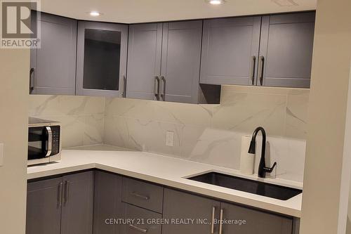 303 Yates Drive, Milton, ON - Indoor Photo Showing Kitchen