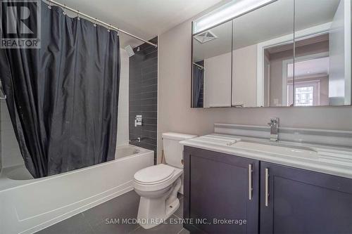 4 - 4030 Parkside Village Drive, Mississauga, ON - Indoor Photo Showing Bathroom