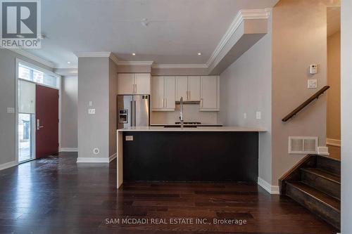 4 - 4030 Parkside Village Drive, Mississauga, ON - Indoor Photo Showing Kitchen