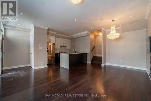 4 - 4030 Parkside Village Drive, Mississauga, ON - Indoor Photo Showing Kitchen