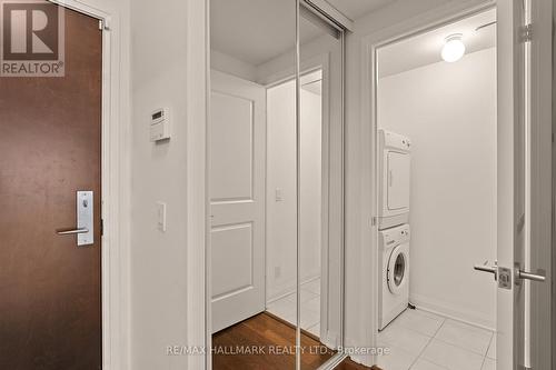 1209 - 1055 Southdown Road, Mississauga, ON - Indoor Photo Showing Laundry Room