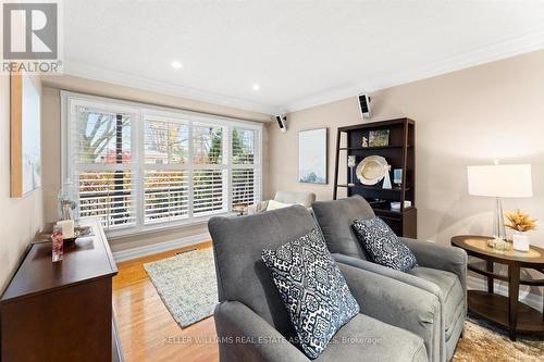 1639 Glen Rutley Circle, Mississauga, ON - Indoor Photo Showing Living Room