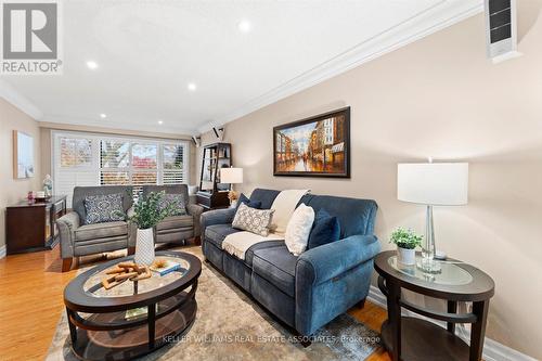 1639 Glen Rutley Circle, Mississauga, ON - Indoor Photo Showing Living Room