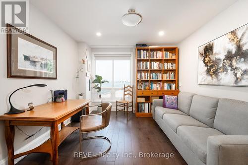 102 - 10 Dalhousie Avenue, St. Catharines, ON - Indoor Photo Showing Living Room