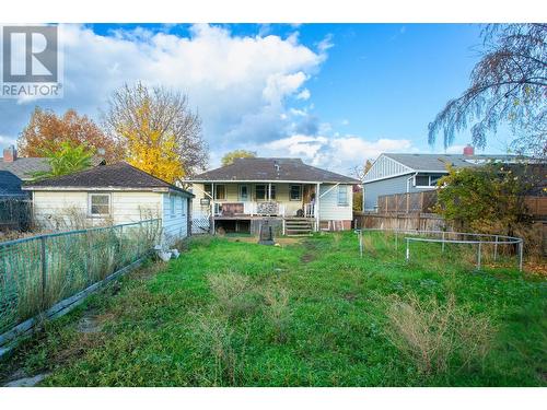 Exterior backyard - 799 Sutherland Avenue, Kelowna, BC 