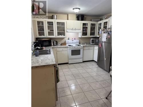 2827-2829 Alexander Crescent, Prince George, BC - Indoor Photo Showing Kitchen With Double Sink