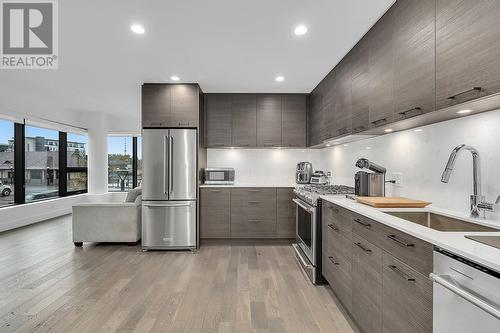 1164 Ellis Street Unit# 1, Kelowna, BC - Indoor Photo Showing Kitchen With Upgraded Kitchen