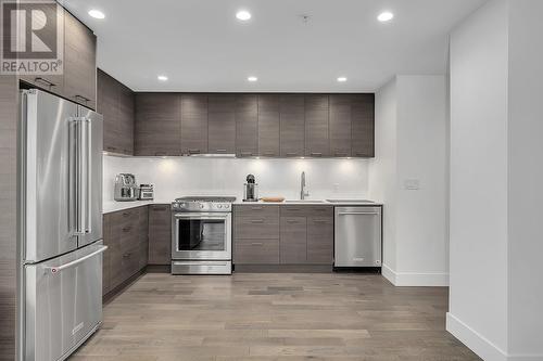 1164 Ellis Street Unit# 1, Kelowna, BC - Indoor Photo Showing Kitchen With Upgraded Kitchen