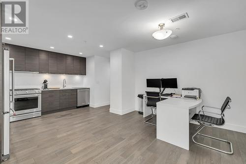 1164 Ellis Street Unit# 1, Kelowna, BC - Indoor Photo Showing Kitchen