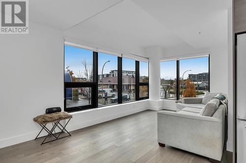 1164 Ellis Street Unit# 1, Kelowna, BC - Indoor Photo Showing Living Room