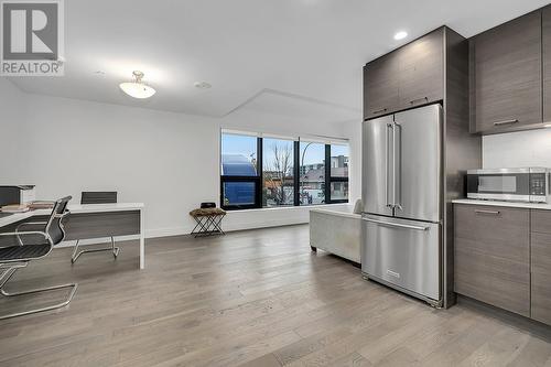 1164 Ellis Street Unit# 1, Kelowna, BC - Indoor Photo Showing Kitchen