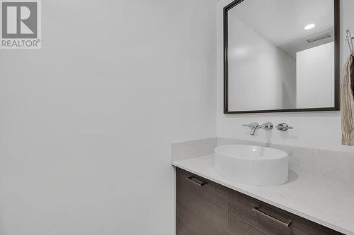 1164 Ellis Street Unit# 1, Kelowna, BC - Indoor Photo Showing Bathroom