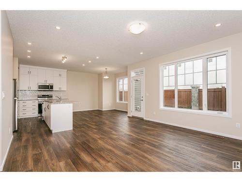 20516 22 Ave Nw, Edmonton, AB - Indoor Photo Showing Kitchen