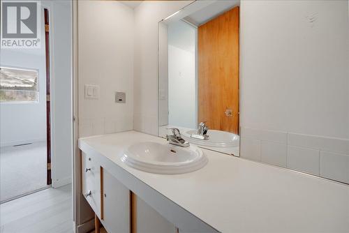 1110 Mcdiarmid Road, Castlegar, BC - Indoor Photo Showing Bathroom