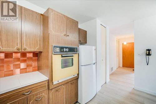 1110 Mcdiarmid Road, Castlegar, BC - Indoor Photo Showing Kitchen