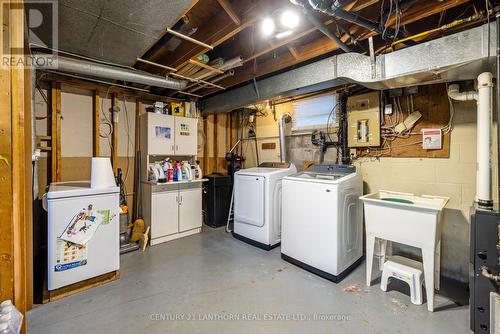 572 Whites Road, Quinte West, ON - Indoor Photo Showing Laundry Room