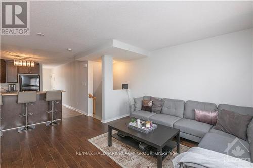 294 Espin Heights, Ottawa, ON - Indoor Photo Showing Living Room