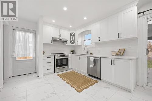 652 Stacy Court, Sarnia, ON - Indoor Photo Showing Kitchen With Stainless Steel Kitchen