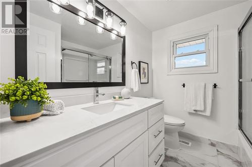 652 Stacy Court, Sarnia, ON - Indoor Photo Showing Bathroom