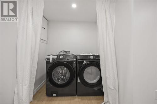 652 Stacy Court, Sarnia, ON - Indoor Photo Showing Laundry Room