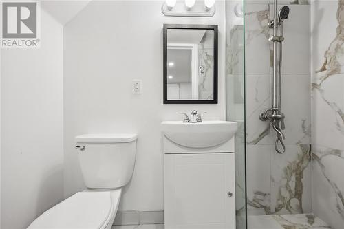 652 Stacy Court, Sarnia, ON - Indoor Photo Showing Bathroom