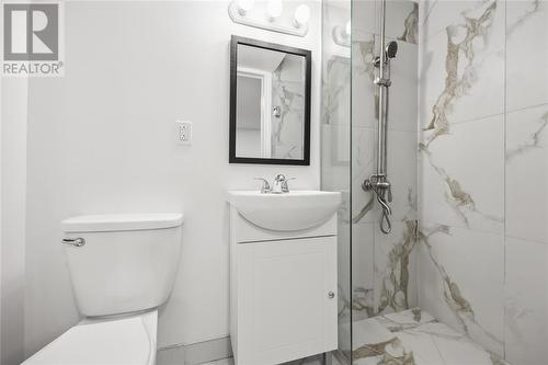 652 Stacy Court, Sarnia, ON - Indoor Photo Showing Bathroom