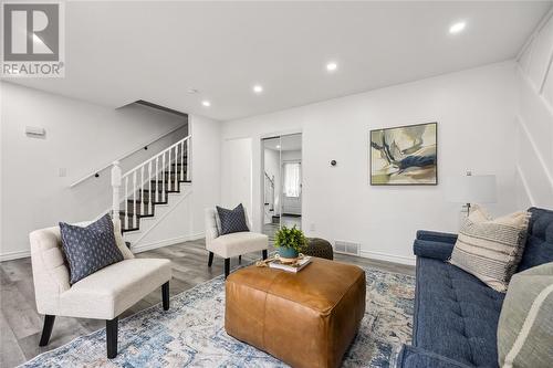 652 Stacy Court, Sarnia, ON - Indoor Photo Showing Living Room