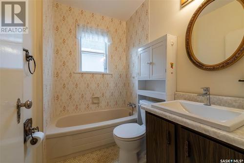 2215 Athol Street, Regina, SK - Indoor Photo Showing Bathroom