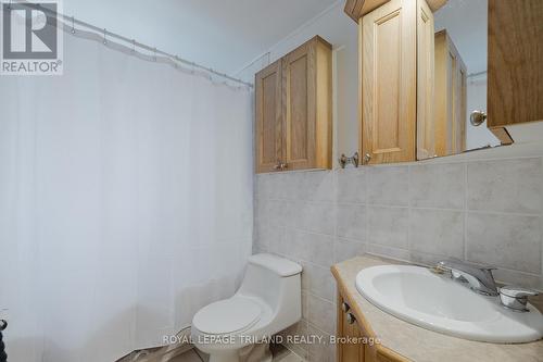 1649 Aldersbrook Road, London, ON - Indoor Photo Showing Bathroom