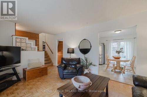 1649 Aldersbrook Road, London, ON - Indoor Photo Showing Living Room