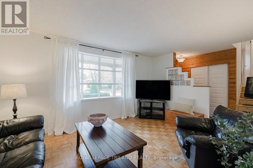 1649 Aldersbrook Road, London, ON - Indoor Photo Showing Living Room